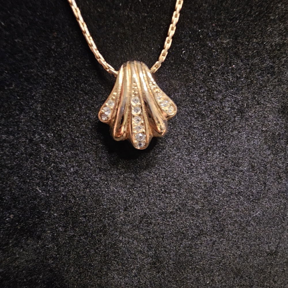 Christian Dior Gold Rhinestone Shell Necklace - Picture 8 of 14